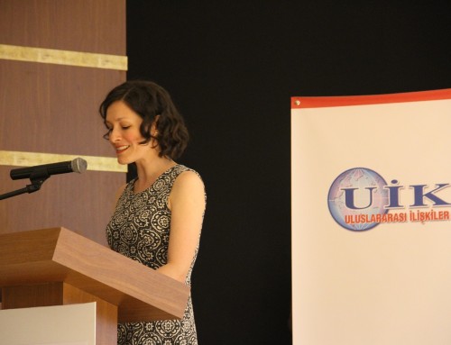 BAGEP 2015 Ödüllü Özge Zihnioğlu’na Uluslararası İlişkiler Konseyi Teşvik Ödülü